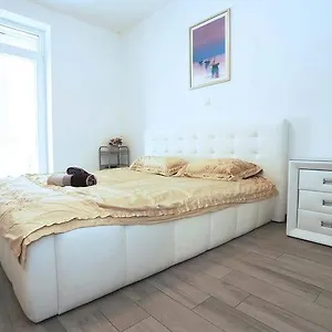 Zane Apartment Split